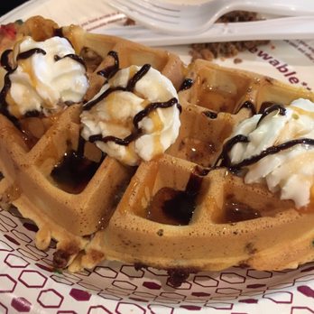 Hampton Inn Macomb - Look at the delicate criss cross of the chocolate and caramel syrup. This one's almost too beautiful to eat. - Hotels Near Me - Macomb, Illinois