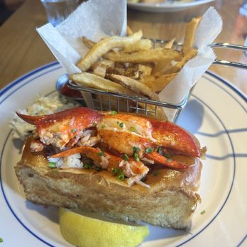 The Mariner - Lobster roll - Seafood Near Me - Mystic, Connecticut