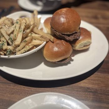 Yard House - Happy Hour Sliders $7.50 Yum - New American Near Me - Las Vegas, Nevada Yard House - Happy Hour Sliders $7.50 Yum - New American Near Me - Las Vegas, Nevada