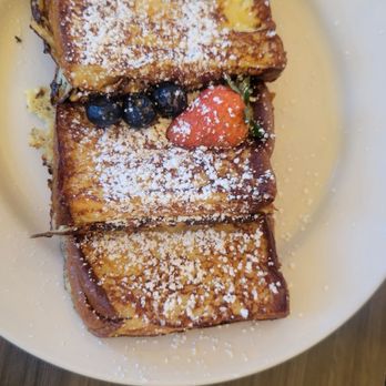 Sweet E's Cafe - Blueberry stuffed french toast (with Hawaiian sweet bread) - Cafes Near Me - Honolulu, Hawaii