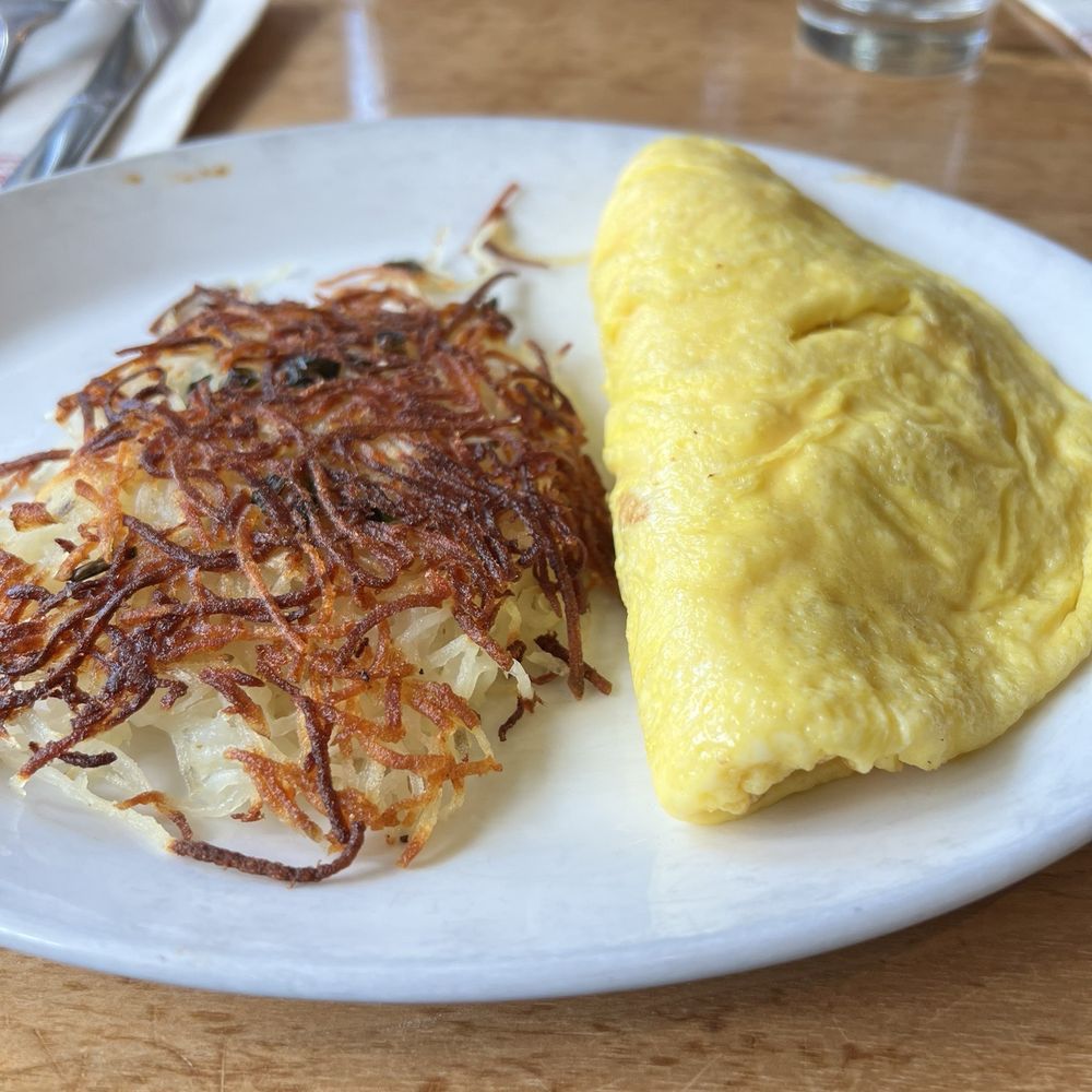 Benedict's - Cheese Omelette with hashbrowns. - Breakfast & Brunch Near Me - Wayzata, Minnesota Benedict's - Cheese Omelette with hashbrowns. - Breakfast & Brunch Near Me - Wayzata, Minnesota