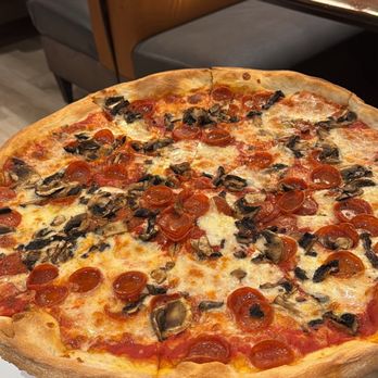 EMILIO’S PIZZERIA & RISTORANTE - Updated June 2025 - 360 Photos & 592 ...