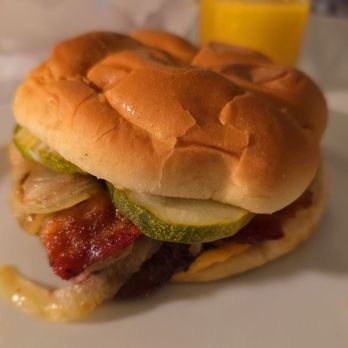Billy Goat Tavern - Chicago - Cursebreaker Cheezborger - Burgers Near Me - Chicago, Illinois Billy Goat Tavern - Chicago - Cursebreaker Cheezborger - Burgers Near Me - Chicago, Illinois