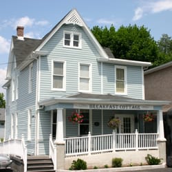 Quality Inn Gettysburg Battlefield - Enjoy a complimentary hot breakfast buffet in our Victorian Breakfast Cottage, built in 1880