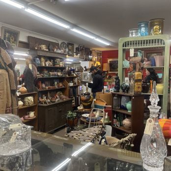 Antiques On Main - Antiques Near Me - Cambria, California Antiques On Main - Antiques Near Me - Cambria, California