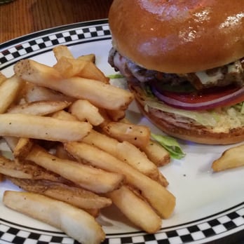 Quaker Steak & Lube - Lube burger - American Near Me - Cincinnati, Ohio