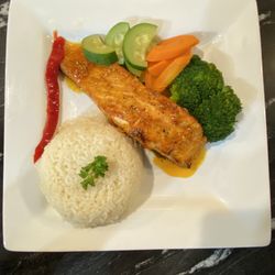 Midwest Grill & Bar - Grilled Salmon