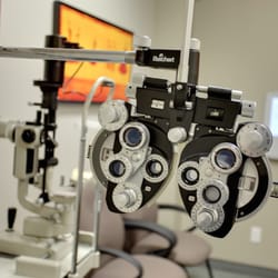 Doyle Optométristes & Opticiens - Nos optométristes prennent le temps de bien vérifier la santé oculaire de vos yeux ainsi que l'évaluation des habilités visuelles.