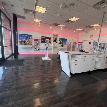 T-Mobile - 3/17/26 FYI. Interior. - Electronics Near Me - Reno, Nevada T-Mobile - 3/17/26 FYI. Interior. - Electronics Near Me - Reno, Nevada