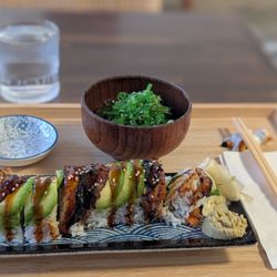 Cui-daore - Sea Dragon roll. Seaweed salad.