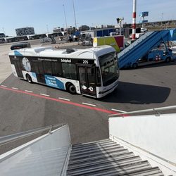 United Airlines - The bus to the plane
