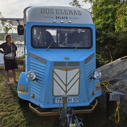 Dos Elenas - Really neat gelato trailer, designed to look like an old truck!