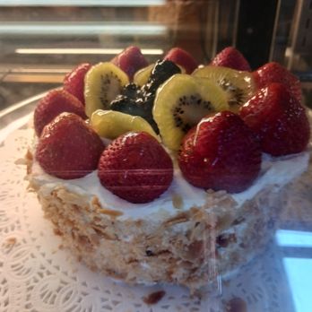 Dolci Paradise - a cake with strawberries, kiwis and strawberries - Bakeries Near Me - Woodside, New York Dolci Paradise - a cake with strawberries, kiwis and strawberries - Bakeries Near Me - Woodside, New York