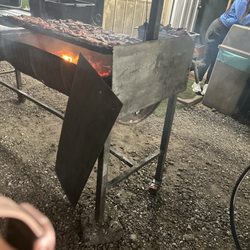Tacos El Sapo - Grilling meat