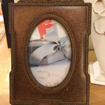 Vignette Consignment & Design - Small picture frame - Home & Garden Near Me - Sonoma, California