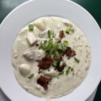 Eel River Brewing - Eel River Brewery, Fortuna, CA - August 28, 2023 - clam chowder w bacon, yum! - Pubs Near Me - Fortuna, California