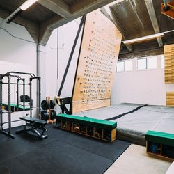 Oaktown Boulders - Private space so that you can workout uninterrupted and not worry about waiting in line for equipment.