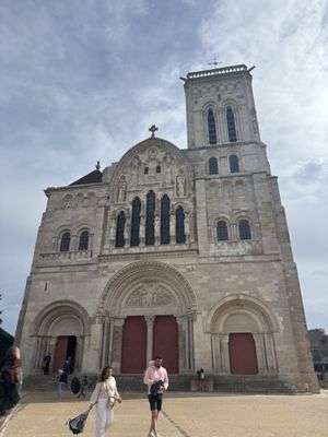 Basilique de Vézelay by null