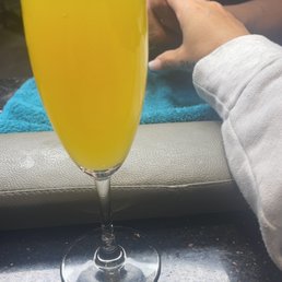 Mimosas and manicures !