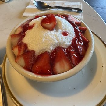 Toast & Thai - Strawberry bingsoo - Desserts Near Me - El Segundo, California