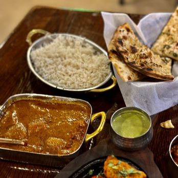 Tap N Tikka - Butter chicken and garlic naan - Indian Near Me - Gilbert, Arizona