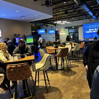 Fairway Social - Seating - Sports Bars Near Me - Birmingham, Alabama