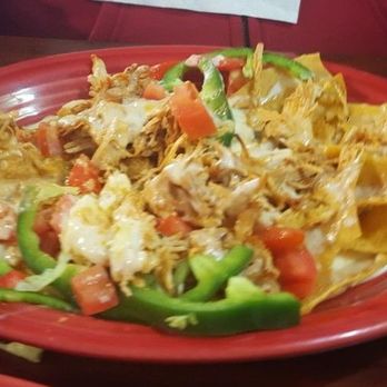 El Potro Mexican Restaurant - Salad plate, a few chips, canned chicken, with some melted cheese. The raw veggies were off my friends plate. This was chicken nachos. - Mexican Near Me - Brainerd, Minnesota