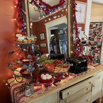 Hillcrest House Bed & Breakfast - Breakfast bar - Bed & Breakfast Near Me - San Diego, California Hillcrest House Bed & Breakfast - Breakfast bar - Bed & Breakfast Near Me - San Diego, California