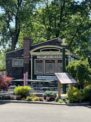 Egger's Ice Cream Parlor - Richmond Town by null