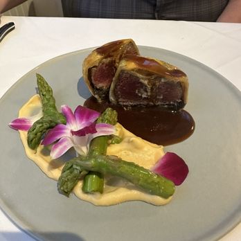 Ashby Inn & Restaurant - Beef Wellington - New American Near Me - Paris, Virginia