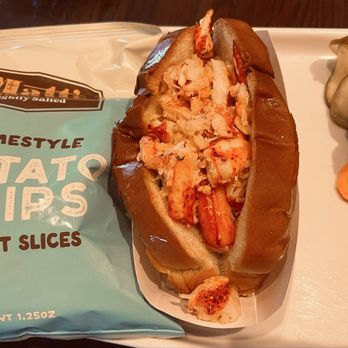 Matt's Fish Camp Lewes - Lobster roll warm that's the best - Seafood Near Me - Lewes, Delaware Matt's Fish Camp Lewes - Lobster roll warm that's the best - Seafood Near Me - Lewes, Delaware