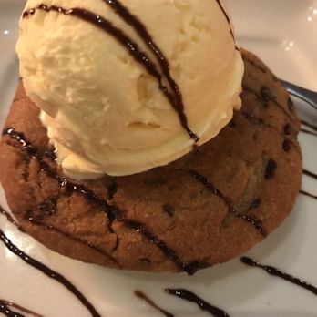 Red Lobster - cookie lava a la mode (there's gooey chocolate inside the cookie) - Seafood Near Me - Valencia, California Red Lobster - cookie lava a la mode (there's gooey chocolate inside the cookie) - Seafood Near Me - Valencia, California