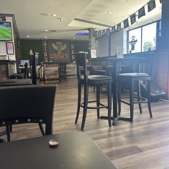 Lounge 51 - More indoor sitting - Pizza Near Me - Tarzana, California