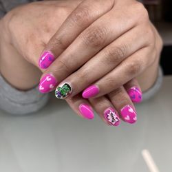 Simone's Nail Lounge - Gel manicure with Nail Design