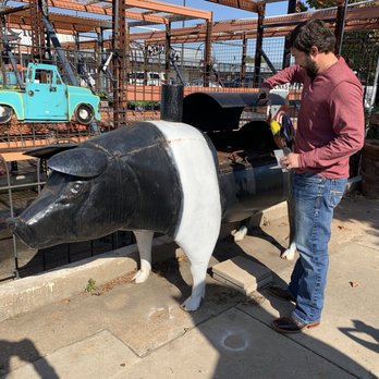 Cobber Deans - That's a smoker that looks like a pig lol so cool - Nurseries & Gardening Near Me - Jenks, Oklahoma