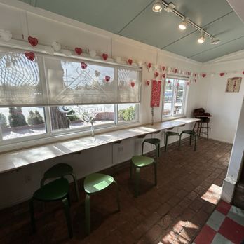 Mom's Pie House - Bakeries Near Me - Julian, California