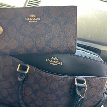 Coach - A beautiful purse for everyday use. Not too big and not too small. - Leather Goods Near Me - Lake Arrowhead, California