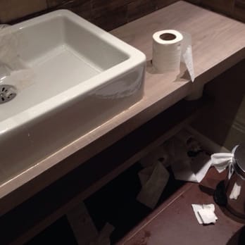 Les Cocottes - Unkempt toilettes - Bistros Near Me - Paris, 01 Les Cocottes - Unkempt toilettes - Bistros Near Me - Paris, 01