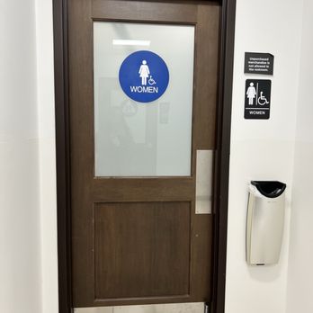Kohl's - Women's restroom - Department Stores Near Me - PARKER, Colorado