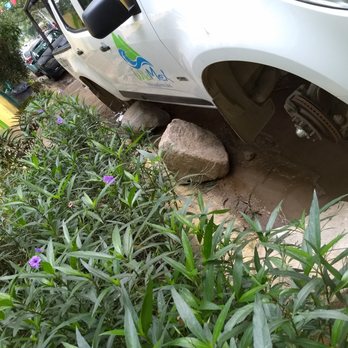 Junto al Río - Trying to solve Junto al Rio's actions. Those rocks are illegaly set there so that people dont park "infront of their sight" - Hotels Near Me - Sayulita, NAY