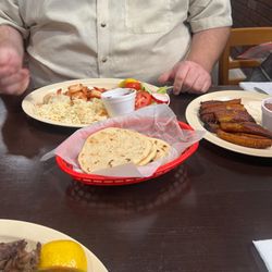 Restaurante y Pupuseria Lemus