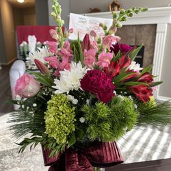 Silver Fox Florist - Floral arrangement