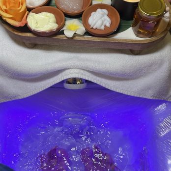 Must Have Nails - Bee Happy Retreat scrubs, cbd candle, honey and lotions. - Nail Salons Near Me - Sunnyvale, California