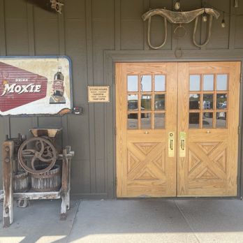 Cracker Barrel Old Country Store - Front Entrance - Southern Near Me - Clive, Iowa