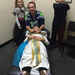 Mariner Chiropractic - Children getting adjusted by Dr. Findlay at Mariner Chiropractic