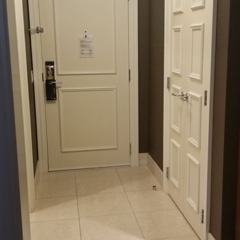 JW Marriott Chicago - Room entryway - Hotels Near Me - Chicago, Illinois