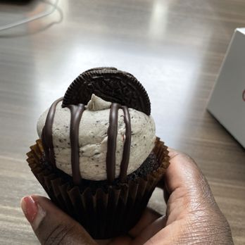 Twisted Sisters Cupcakes  - Oreo explosion cupcake - Cupcakes Near Me - Virginia Beach, Virginia