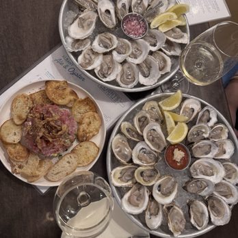 The Albany Ale & Oyster - Oysters and tuna tartare - American Near Me - Albany, New York The Albany Ale & Oyster - Oysters and tuna tartare - American Near Me - Albany, New York