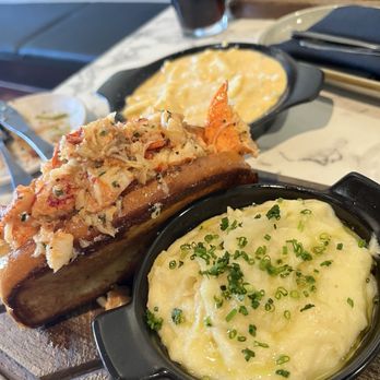 Savage Chef Bar & Grill - Lobster roll and mashed potatoes - American Near Me - Menifee, California Savage Chef Bar & Grill - Lobster roll and mashed potatoes - American Near Me - Menifee, California