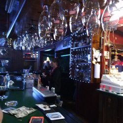 Grandad's - Bar view without the patrons.2 pool tables great jukebox